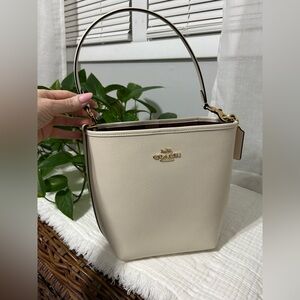 Coach Ivory Leather Shoulder Bag